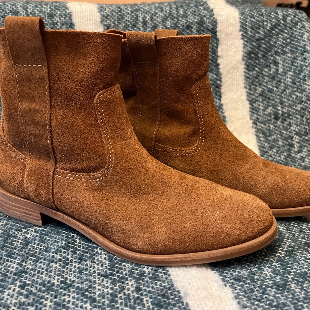 Brand new! Gianni Bini Take 5 Booties - Brown Suede Booties